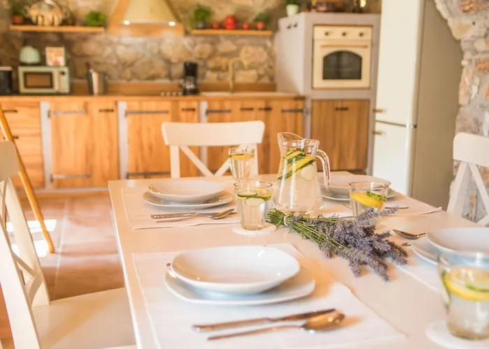 Feriehus Fuer 5 Personen Und 1 Kind In By Interhome *