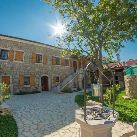 Hébergement de vacances Fuer 5 Personen Und 1 Kind In By Interhome