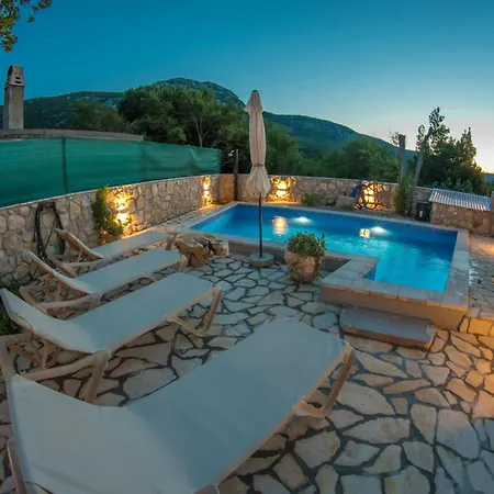 Fuer 5 Personen Und 1 Kind In By Interhome *