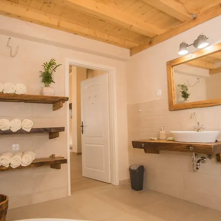 Hébergement de vacances Fuer 5 Personen Und 1 Kind In By Interhome
