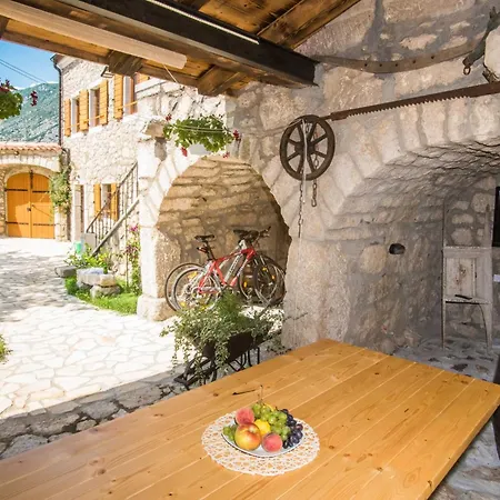 Hébergement de vacances Fuer 5 Personen Und 1 Kind In By Interhome