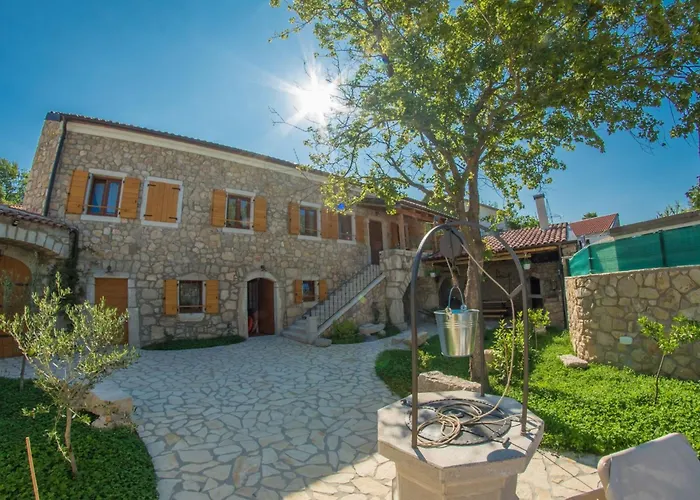 Holiday home Fuer 5 Personen Und 1 Kind In By Interhome