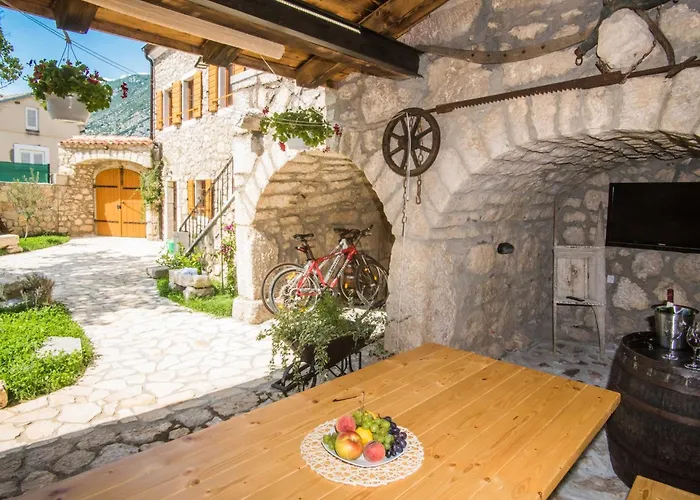 Holiday home Fuer 5 Personen Und 1 Kind In By Interhome