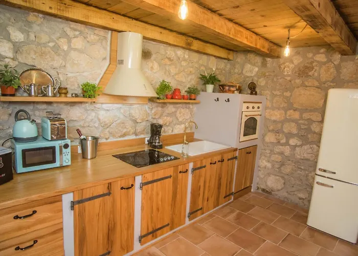 Fuer 5 Personen Und 1 Kind In By Interhome *